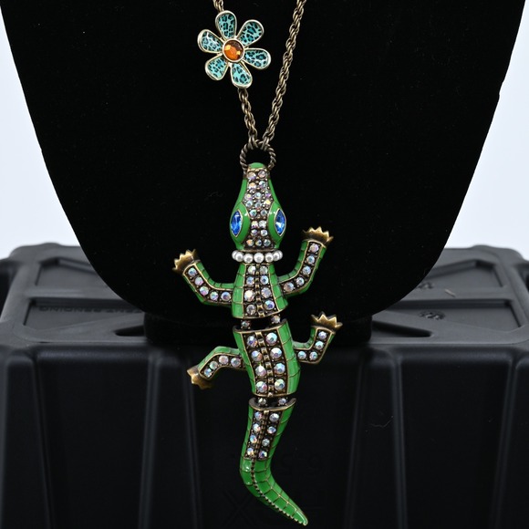 Betsey Johnson Jewelry - Betsey Johnson Moving Alligator AB Rhinestone Pearl Collar Necklace Whimsigoth